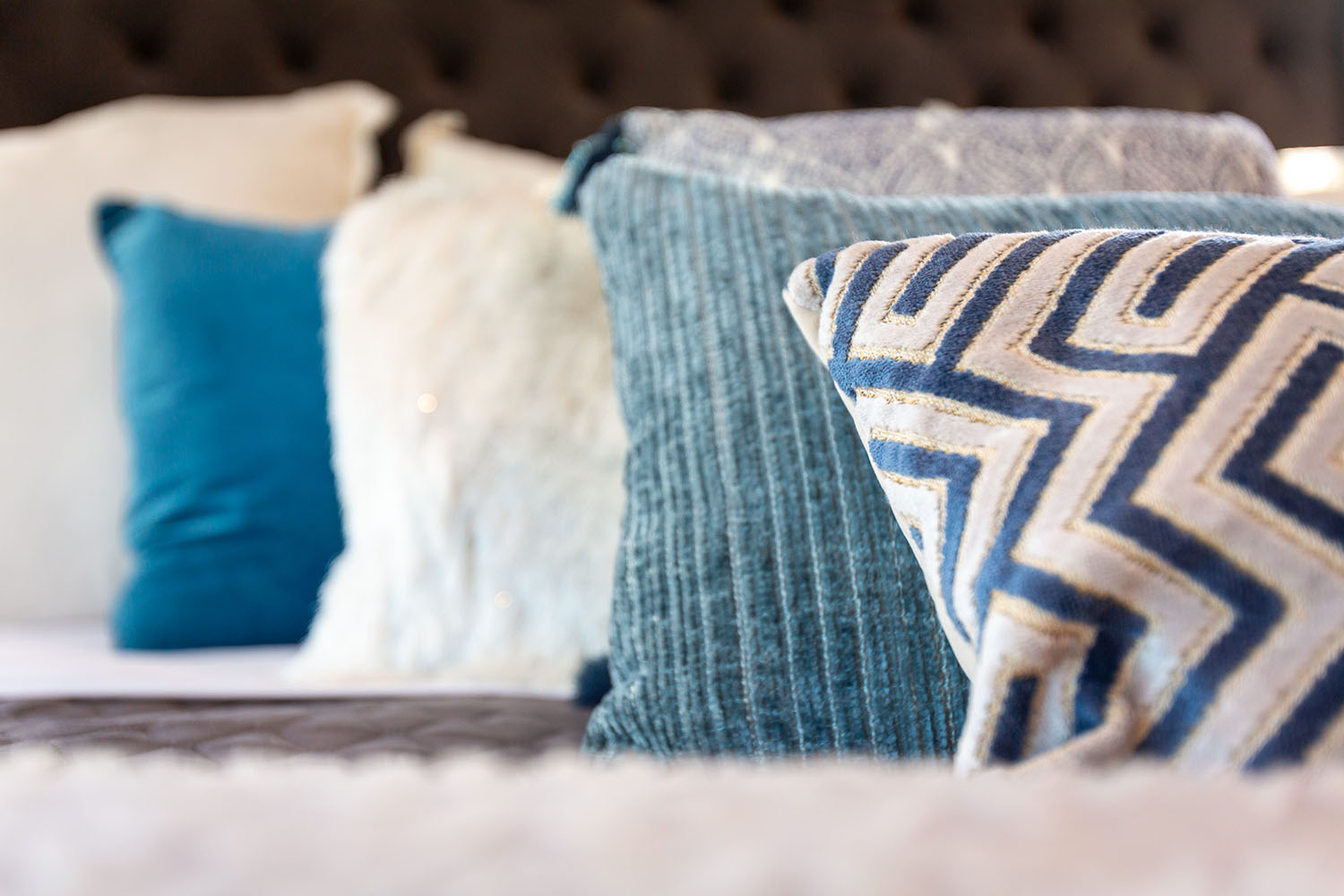 The Art of Balancing Textures and Patterns in Home Staging