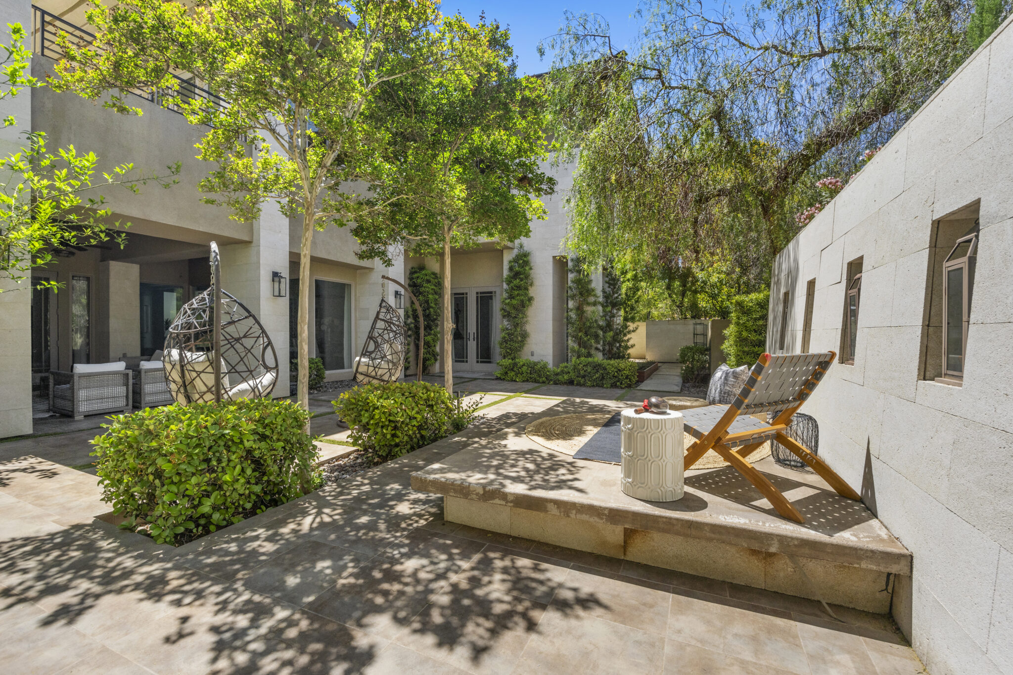 Henderson, NV – Curb Appeal in the Desert: Outdoor Staging Tips for Properties